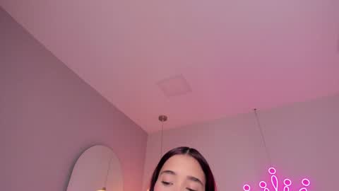 Snapshot of violeth_hill chatting on 02.07.25 Violeth Hill online show from 02.07.25