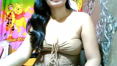 Livia help get 100 likes online show from 02.23.25