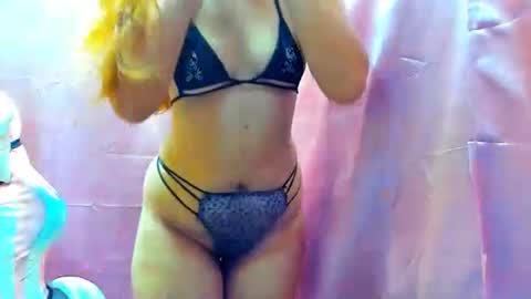 Snapshot of violetlivia chatting on 05.12.26 Livia help get 100 likes online show from 05.12.26