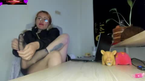 Snapshot of violetparkker chatting on 04.21.26 violetparkker online show from 04.21.26
