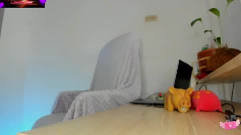 Snapshot of violetparkker chatting on 06.06.26 violetparkker online show from 06.06.26