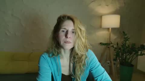 Snapshot of violetplath chatting on 03.03.25 Violet  next stream December 6 online show from 03.03.25