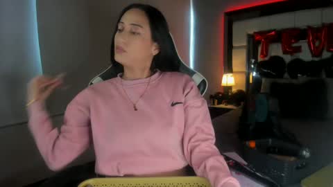 violetskinny online show from 02.19.25