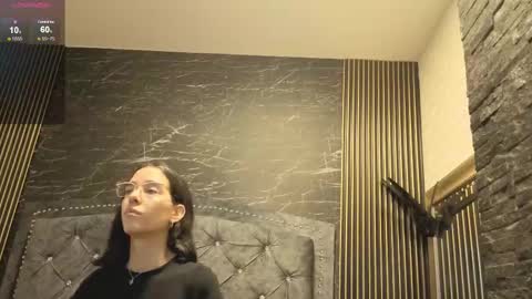 Snapshot of violett__golden chatting on 09.11.25 ViolettGolden online show from 09.11.25