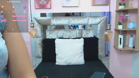 Snapshot of violett_froz chatting on 01.24.25 Violeta froz online show from 01.24.25