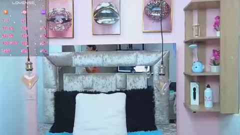 Snapshot of violett_froz chatting on 02.18.25 Violeta froz online show from 02.18.25