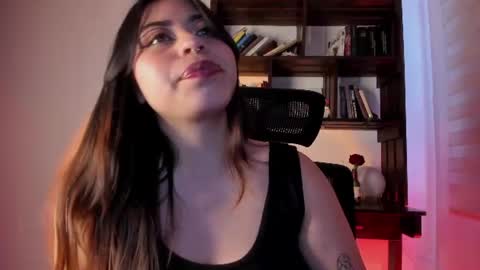 Snapshot of violett_red chatting on 06.23.26 Violeta online show from 06.23.26