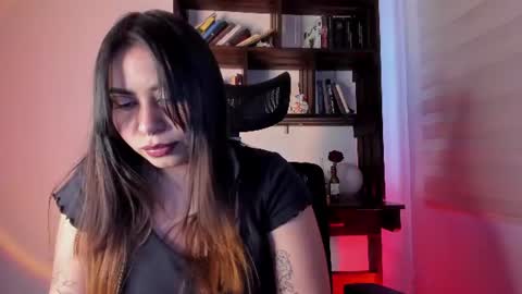 Snapshot of violett_red chatting on 06.25.26 Violeta online show from 06.25.26
