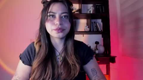 Snapshot of violett_red chatting on 06.27.26 Violeta online show from 06.27.26