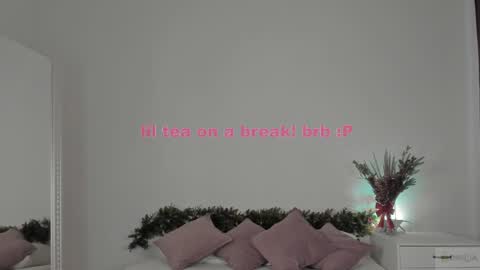 violetta_finch online show from 01.30.25