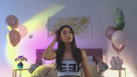 Snapshot of violetta_finch chatting on 06.15.26 violetta_finch online show from 06.15.26