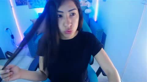 Snapshot of violetta_m_ chatting on 01.22.25 Violeta online show from 01.22.25