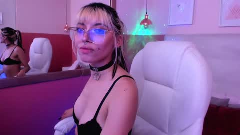 Snapshot of violetta_nur chatting on 01.20.25 Violetta nur online show from 01.20.25