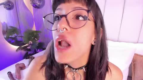 Snapshot of violettacolinss chatting on 05.21.26 violettacolinss online show from 05.21.26