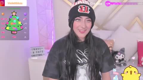 Snapshot of violettbloss chatting on 12.19.24 Violeta  online show from 12.19.24
