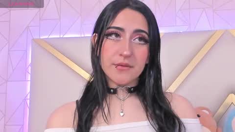 Snapshot of violettbloss chatting on 01.28.25 Violeta  online show from 01.28.25