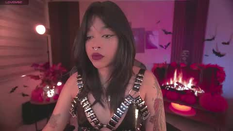 JULIE UWU online show from 10.19.25