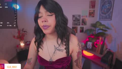 JULIE UWU online show from 04.05.26