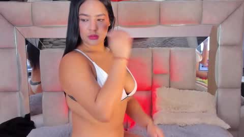 Snapshot of violetwillians chatting on 03.11.26 VIOLET online show from 03.11.26