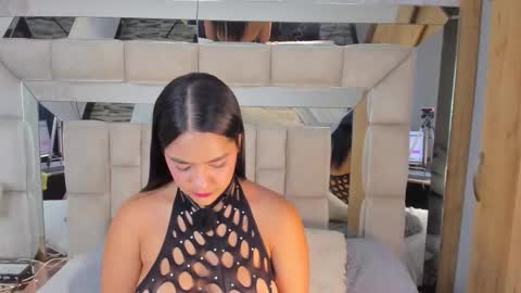 Snapshot of violetwillians chatting on 03.13.26 VIOLET online show from 03.13.26