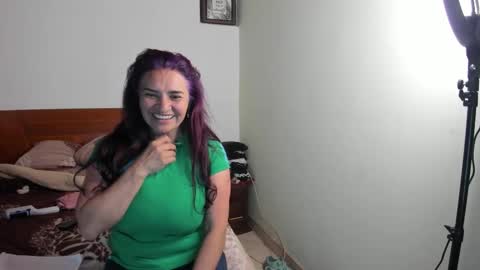 Snapshot of violleeet_ chatting on 12.16.25 violleeet_ online show from 12.16.25