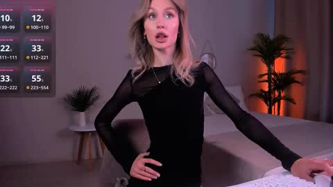 Snapshot of viollet_vi chatting on 10.18.25 Via online show from 10.18.25