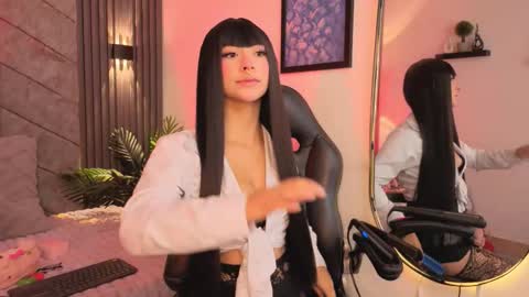 viollettebylyly online show from 10.30.25