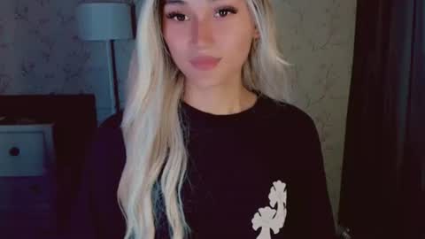 Snapshot of virgenpearl chatting on 02.26.26 Pearl online show from 02.26.26