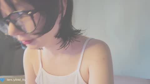 Snapshot of virgiin_lily chatting on 09.11.25  Lily  online show from 09.11.25