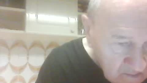 Snapshot of virgomandel chatting on 12.20.25 virgomandel online show from 12.20.25