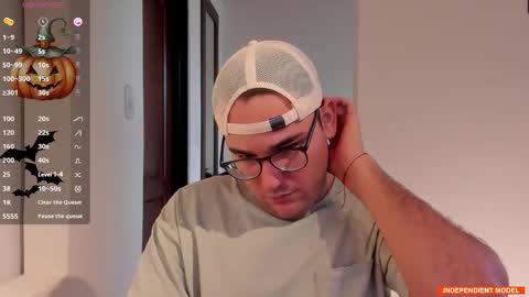 Snapshot of vito_ferrero chatting on 10.10.25 Vito Ferrer online show from 10.10.25