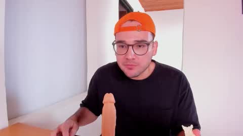 Snapshot of vito_ferrero chatting on 10.14.25 Vito Ferrer online show from 10.14.25