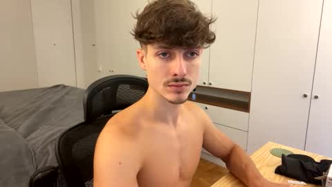 vitoraugustoxxx online show from 12.18.25