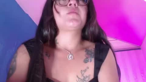 Snapshot of vitoria23_ chatting on 06.24.26 victoria 3 online show from 06.24.26