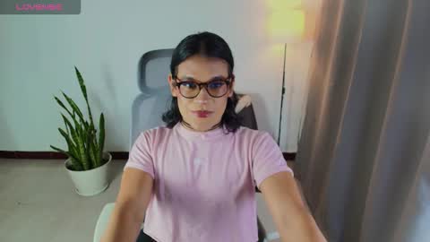 VittaaaPlease help me with your thumbs up its important  online show from 11.08.25