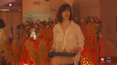 Snapshot of vivi_west chatting on 04.18.26 vivi_west online show from 04.18.26