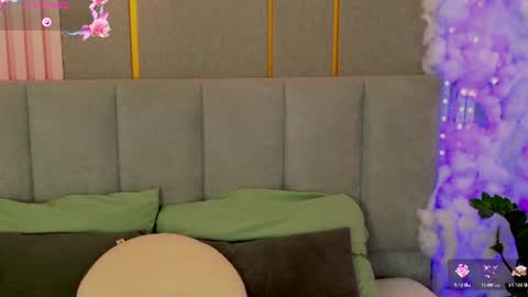 Snapshot of vivi_west chatting on 07.04.26 vivi_west online show from 07.04.26