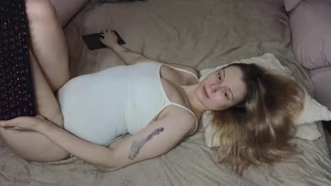 Snapshot of vivian_alison chatting on 02.15.26 vivian_alison online show from 02.15.26