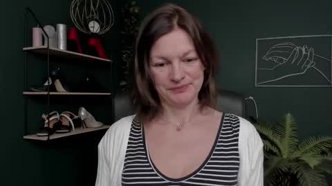 Snapshot of vivian_dream chatting on 11.22.25 Vivian online show from 11.22.25