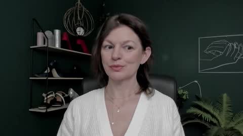 Snapshot of vivian_dream chatting on 11.25.25 Vivian online show from 11.25.25