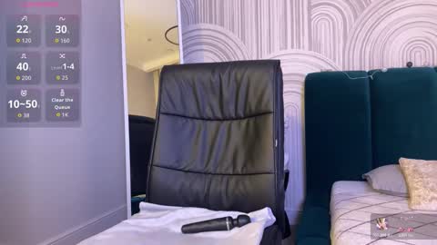 Vivian Evans online show from 12.16.25