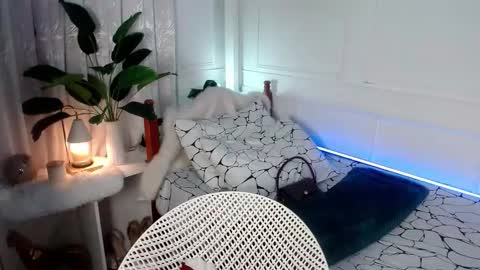 Vivian online show from 02.05.25