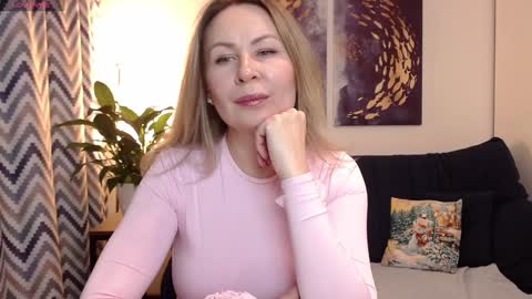 Vivian online show from 12.08.24