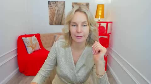 Snapshot of vivianlirei chatting on 02.15.26 Sinti online show from 02.15.26