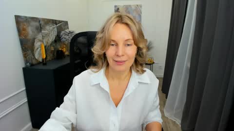 Snapshot of vivianlirei chatting on 05.03.26 Sinti online show from 05.03.26