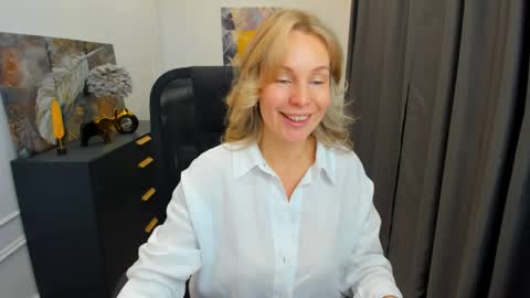 Snapshot of vivianlirei chatting on 05.09.26 Sinti online show from 05.09.26