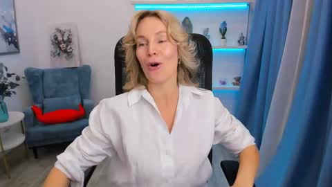 Snapshot of vivianlirei chatting on 05.29.26 Sinti online show from 05.29.26