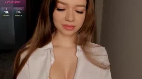 Snapshot of viviannayt chatting on 10.18.25 viviannayt online show from 10.18.25