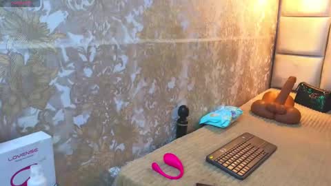 Snapshot of vivianrose3x chatting on 12.29.24 VivianRose online show from 12.29.24