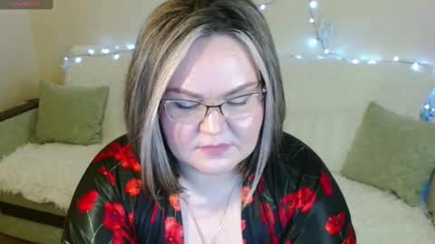 Snapshot of vivien__wet chatting on 02.02.25 Vivien online show from 02.02.25
